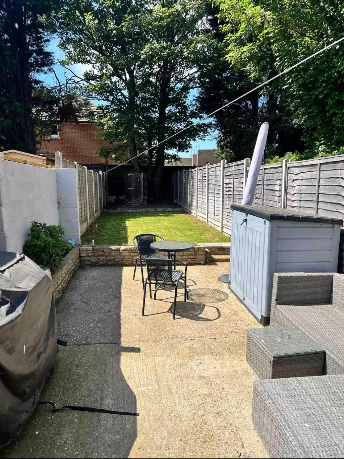 Modern 2 Bed House In Rainham, Kent - Central Location Rainham  Exterior photo
